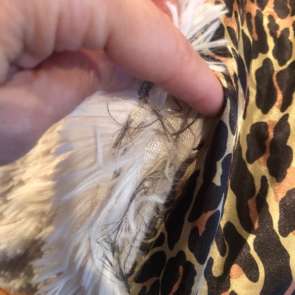 Betsey Johnson cream faux fur vest size Large - Picture 8 of 8
